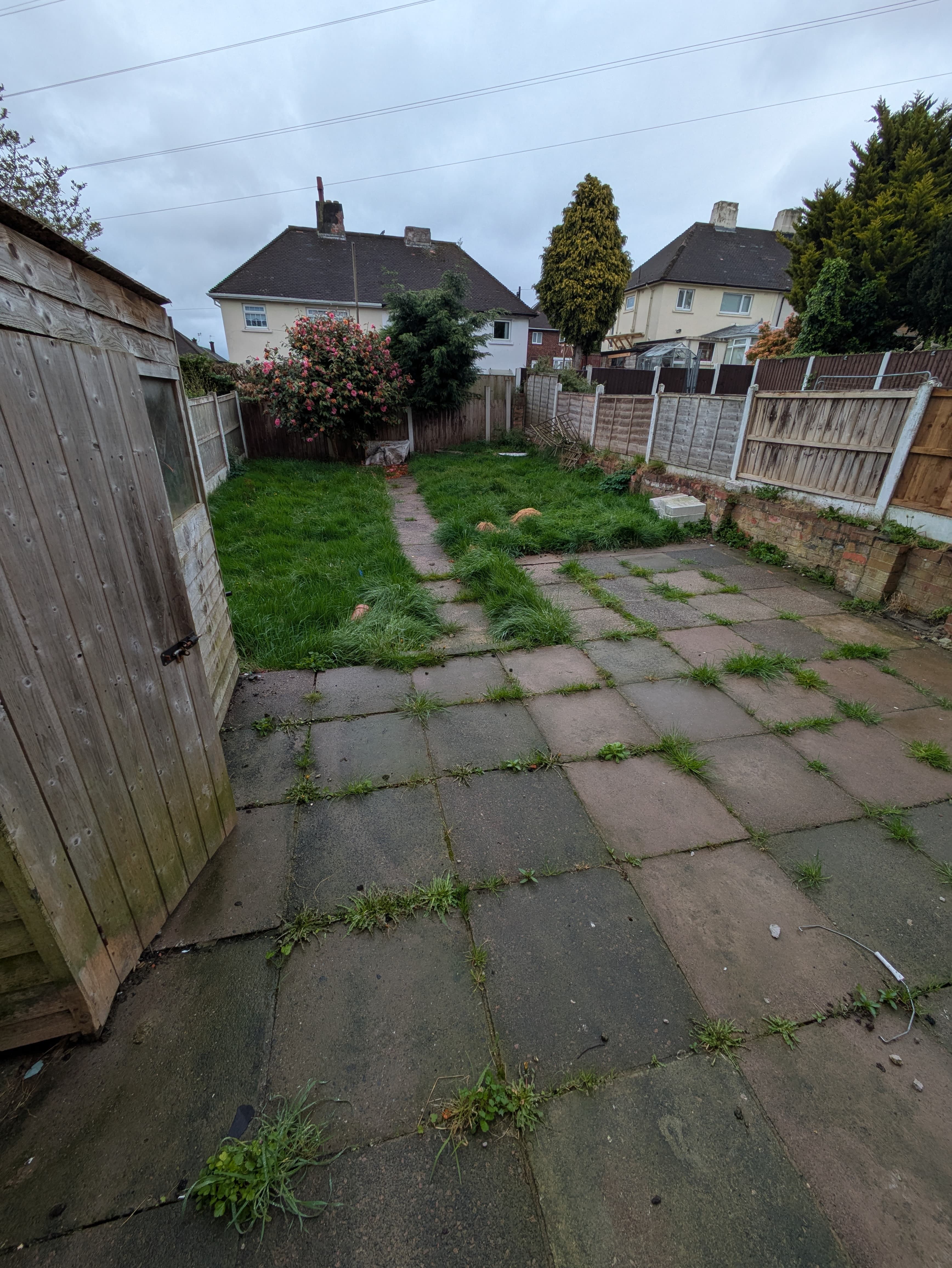 Dirty house exterior before cleaning